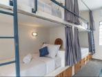 seaesta-komodo-hostel.jpg
