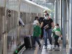 sejumlah-pemudik-mulai-memadati-stasiun-pasar-senen-jakarta-pusat.jpg