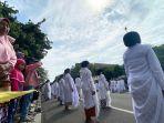 sejumlah-warga-melihat-pertunjukan-solo-menari-2023.jpg