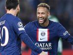 seorang-pria-yang-mirip-dengan-pesepak-bola-brasil-neymar-jr.jpg