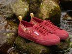 sepatu-kolaborasi-superga-dan-kabupaten-tubaba.jpg