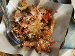 seporsi-ayam-geprek-bu-made-di-jogja.jpg