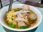 seporsi-indomie-bakso-di-warung-bakso-pak-emprit-solo-jawa-tengah.jpg