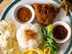 seporsi-nasi-uduk-di-poenya-nyonya-anina.jpg