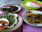 seporsi-opor-bebek-di-warung-makan-bu-kom.jpg