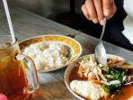 seporsi-sop-merah-beserta-nasi-dan-minuman-di-warung-sop-merah-bu-asih.jpg