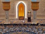 shalat-ashar-di-masjid-sheikh-zayed-solo.jpg