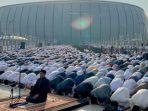 shalat-idul-fitri-di-jis.jpg