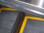 sikat-di-eskalator_20170131_113052.jpg