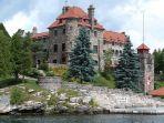 singer-castle-satu-kastil-unik-di-dark-island.jpg