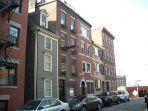 skinny-house-44-hull-street-di-kiri-tengah.jpg