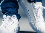 sneakers-putih-untuk-pria.jpg