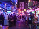 soi-cowboy-satu-tempat-hiburan-malam-paling-viral-di-bangkok-thailand.jpg