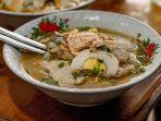 soto-ayam-pak-djayus-buat-sarapan.jpg