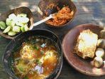 soto-bathok-mbah-katro-di-yogyakarta-yang-semerbak-kaldu-sapi.jpg