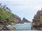 spot-batu-nyerbu-di-pantai-teluk-paku-lampung.jpg