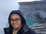 sri-mulyani-dengan-background-kawah-ijen_20180302_121938.jpg