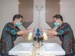 staf-hotel-membersihkan-kamar-mandi-js.jpg