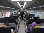 suasana-di-dalam-gerbong-kereta-api_20180103_075843.jpg