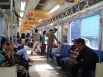 suasana-di-dalam-krl-commuter-line_20170629_195245.jpg