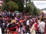 suasana-di-karnaval-mobil-hias-danau-toba-2016_20160821_152426.jpg