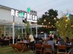 suasana-khas-halaman-rumah-coba-ditawarkan-oleh-refresh-cafe_20181106_171733.jpg