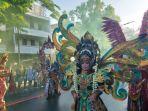 suasana-kirab-solo-batik-carnival-yang-digelar-pada-kamis-07072022-di-solo-jawa-tengah.jpg