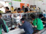 suasana-makan-siang-di-warteg-warmo-tebet-jakarta-selatan-rabu-2872020.jpg