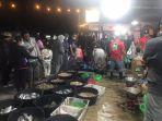 suasana-pengunjung-di-pasar-ikan-balekabang.jpg
