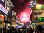 suasana-pesta-kembang-api-di-jakarta-fair-kemayoran.jpg