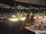 suasana-ramainya-mezzo-sky-lounge-cafe.jpg
