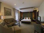 suasana-salah-satu-kamar-hotel-santika-cirebon.jpg