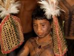 6 Ritual 'Mengerikan' Menuju Kedewasaan dari Berbagai Suku di Dunia