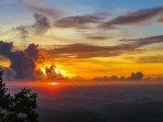 sunset-puncak-becici.jpg