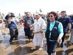 susi-pudjiastuti-dan-prabowo-subianto-lepas-tukik-di-pangandaran.jpg