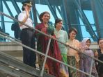 susi-pudjiastuti-dan-staf-garuda-indonesia_20180421_114843.jpg