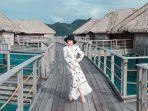 syahrini-liburan-ke-bora-bora-dan-bertemu-ikan-pari.jpg