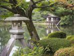 taman-kenroku-en-satu-tempat-wisata-unik-di-kanazawa-jepang.jpg