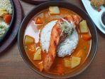 tampilan-menu-grilled-salmon-curry-di-everjoy-cafe.jpg