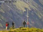 tangkapan-layar-kamera-cctv-pendaki-ilegal-di-gunung-rinjani.jpg