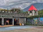 tembok-besar-di-the-lost-world-castle.jpg