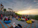 tempat-bersantai-di-heha-sky-view-gunungkidul-yogyakarta.jpg