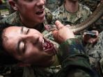 tentara-meminum-darah-ular-kobra_20180220_203335.jpg