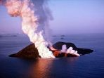 terbentuknya-pulau-surtsey_20170509_142637.jpg