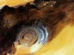 the-eye-of-the-sahara-di-padang-pasir-mauritania-barat.jpg