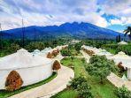 the-highland-park-resort-bogor-di-jawa-barat-dengan-latar-gunung-salak.jpg