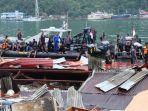 tim-sar-gabungan-mengevakuasi-korban-gempa-papua.jpg