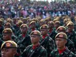tni-hanya-makan-sederhana-di-tempat-latihan_20180830_182435.jpg