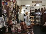 toko-kerajinan-indonesia-di-new-orleans_20170422_081810.jpg