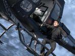 tom-cruise-naik-helikopter-dalam-film-mission-imposibble.jpg